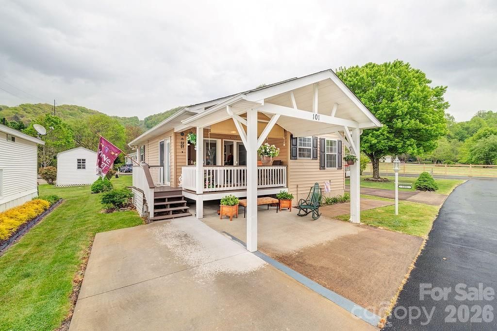 101 Strollers Lane, Waynesville, NC 28785 Main Photo