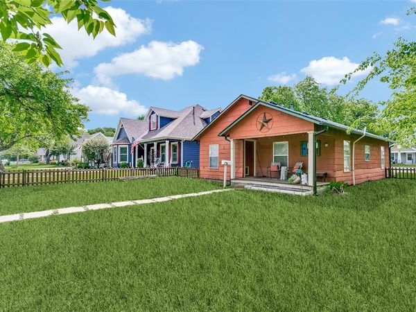 612 E Wall Street, Grapevine, TX 76051