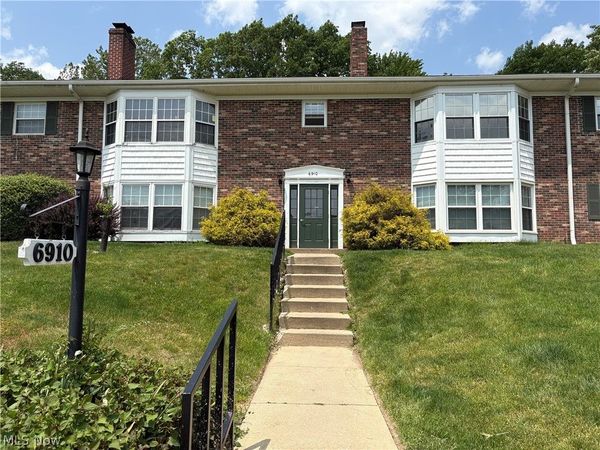 6910 Carriage Hill Drive , Unit 103, Brecksville, OH 44141