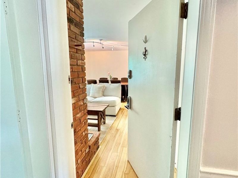 6910 Carriage Hill Drive, Unit 103, Brecksville, OH 44141 Photo 2