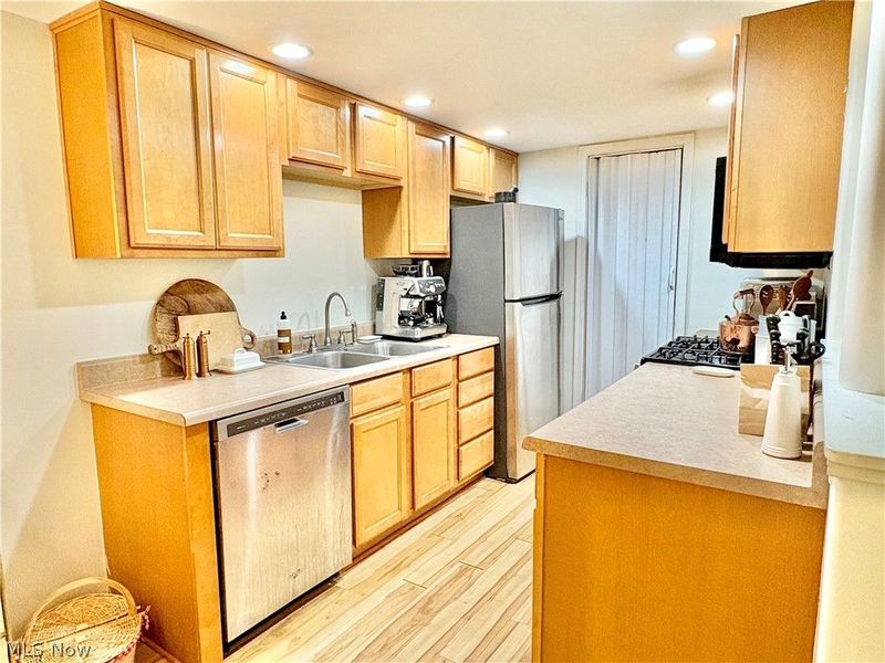 6910 Carriage Hill Drive, Unit 103, Brecksville, OH 44141 Photo 9