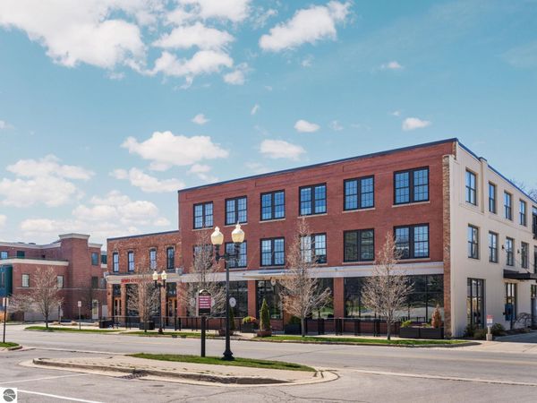 86 Washington Avenue, Unit 211, Manistee, MI 00000