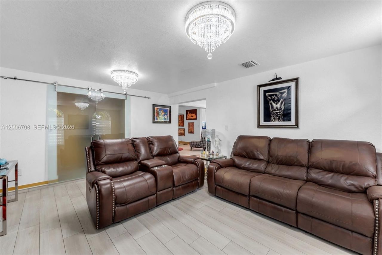 1870 NW 32nd Ave , Miami, FL 33125 Photo