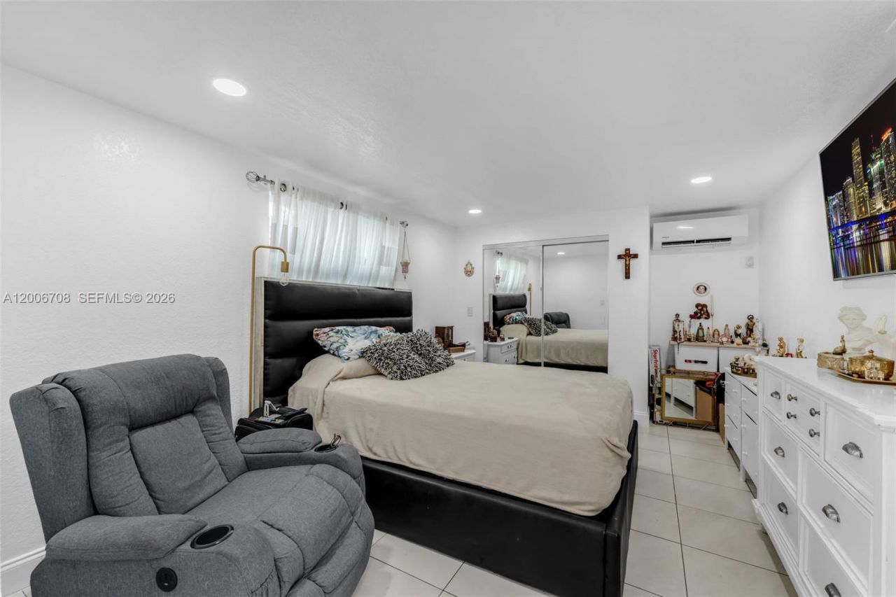1870 NW 32nd Ave , Miami, FL 33125 Photo