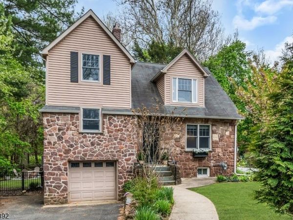 10 Passaic Ave, Roseland, NJ 07068