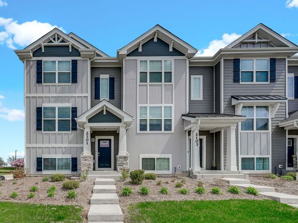 2101 Yellowstone Boulevard , Mundelein, IL 60060