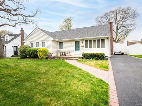 762 Durham Road , East Meadow, NY 11554