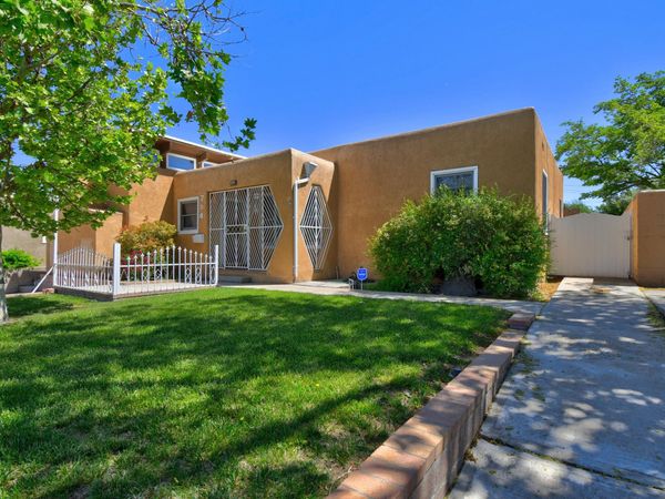 704 Vassar Drive SE, Albuquerque, NM 87106