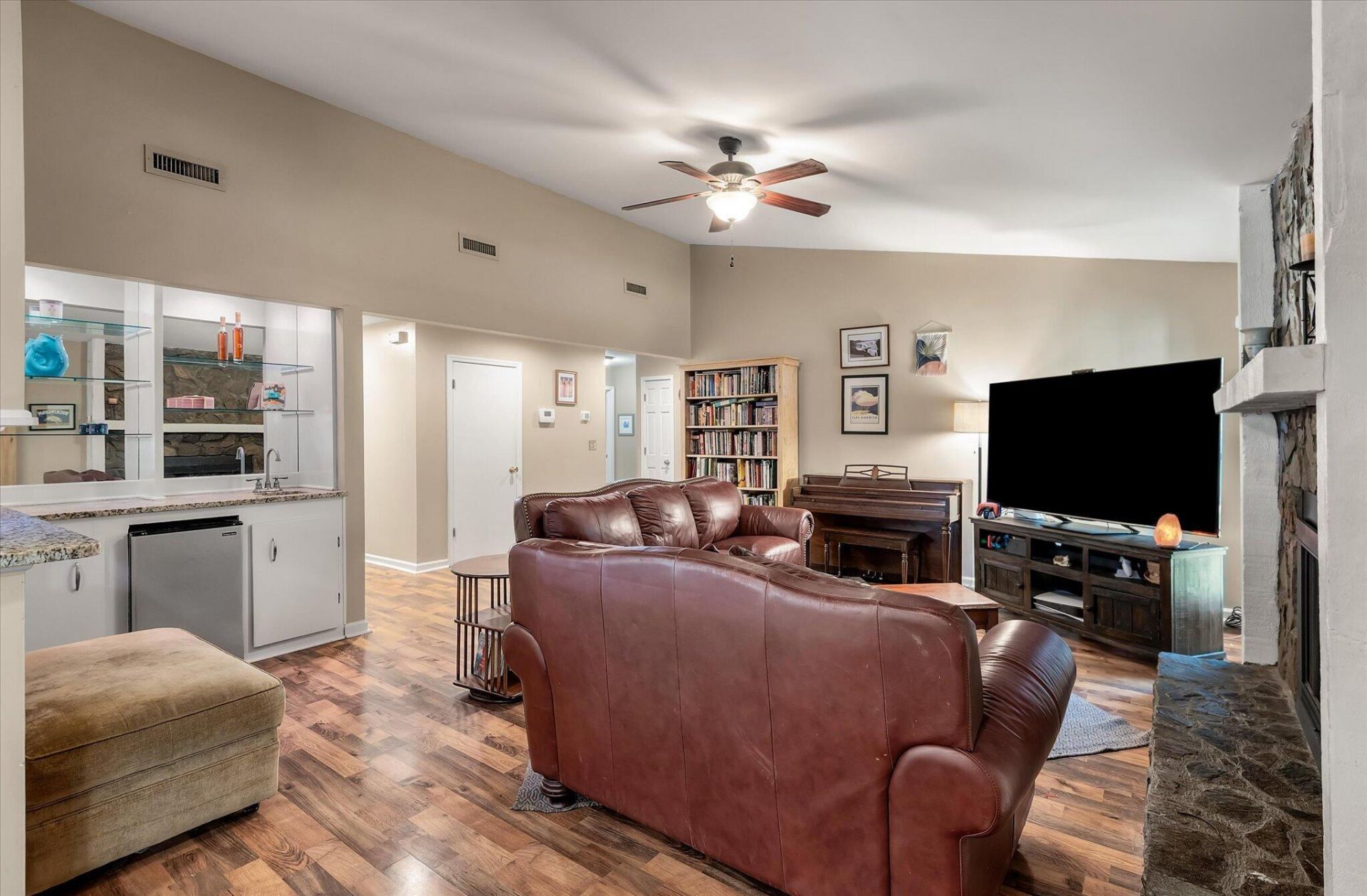 1813 Overrun Street Photo 7