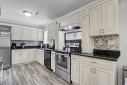1107 Hawthorne Road photo 4