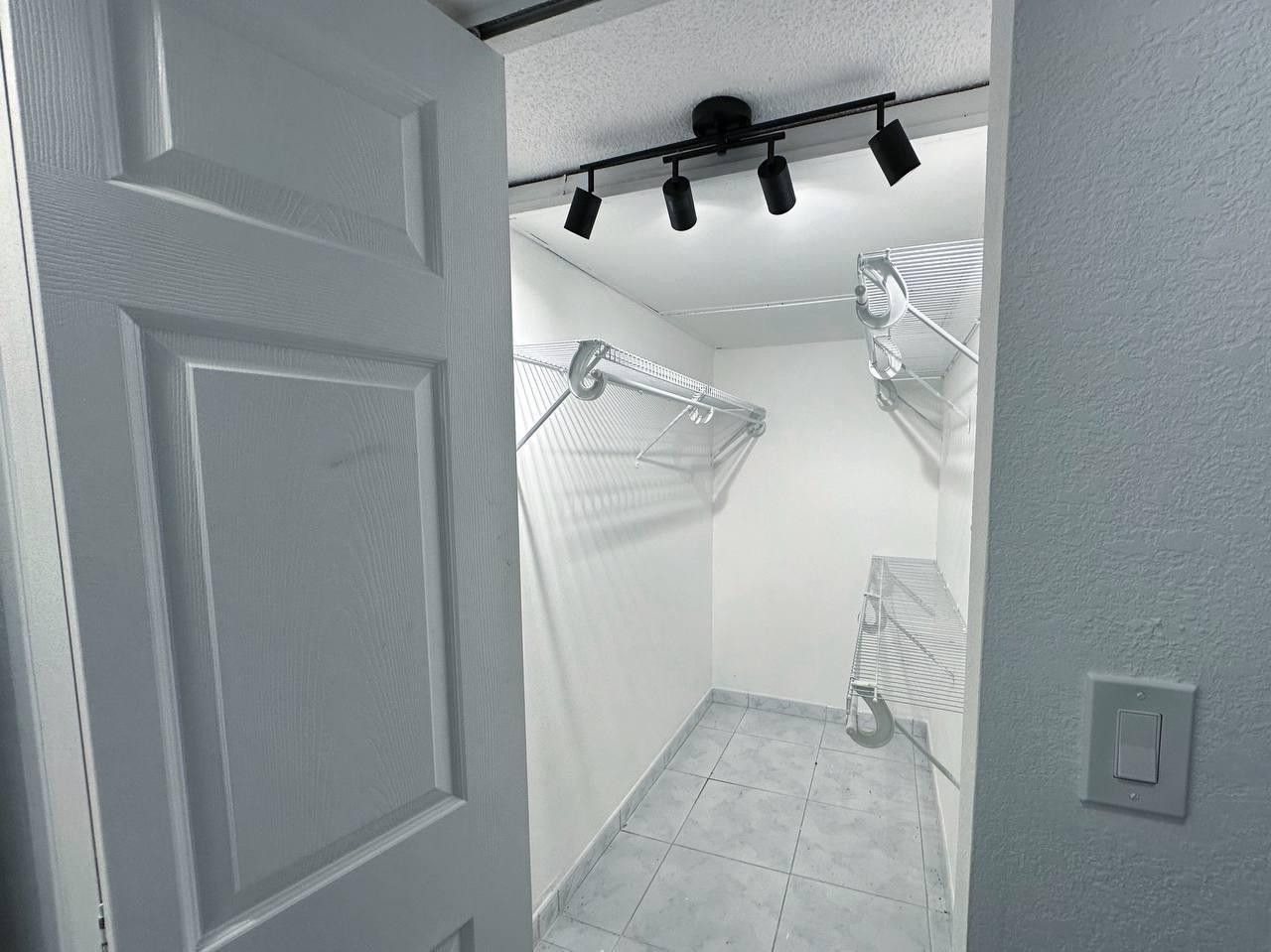 1985 S Ocean Drive, Unit 16b, Hallandale Beach, FL 33009 Photo