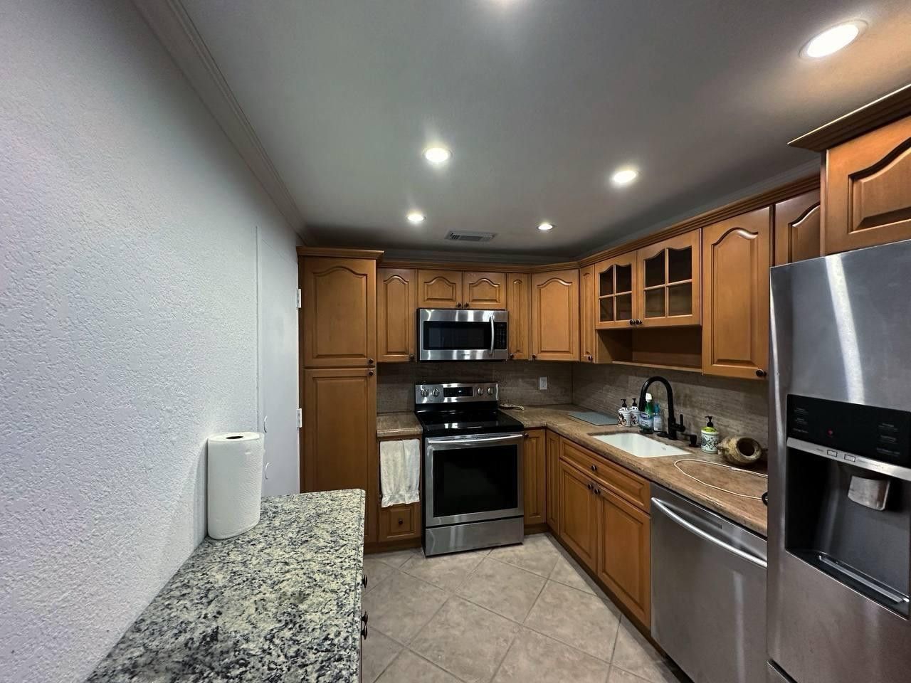 1985 S Ocean Drive, Unit 16b, Hallandale Beach, FL 33009 Photo