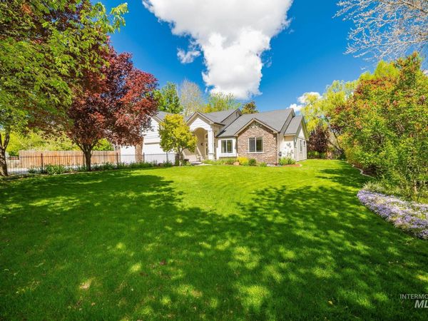 8798 W Fircrest Dr, Boise, ID 83704