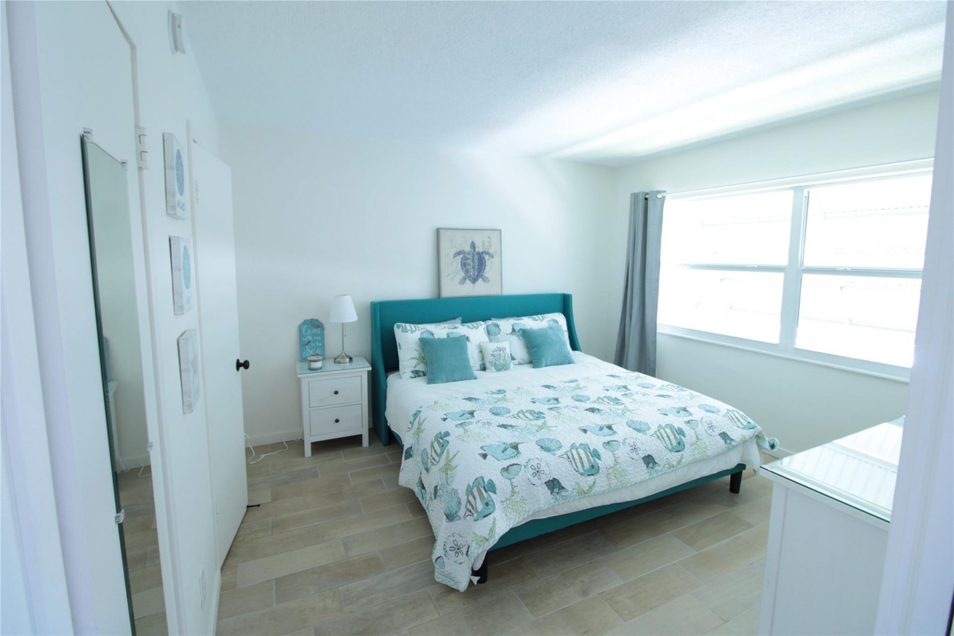 440 Paradise Isle Boulevard, Unit 304, Hallandale Beach, FL 33009 Photo