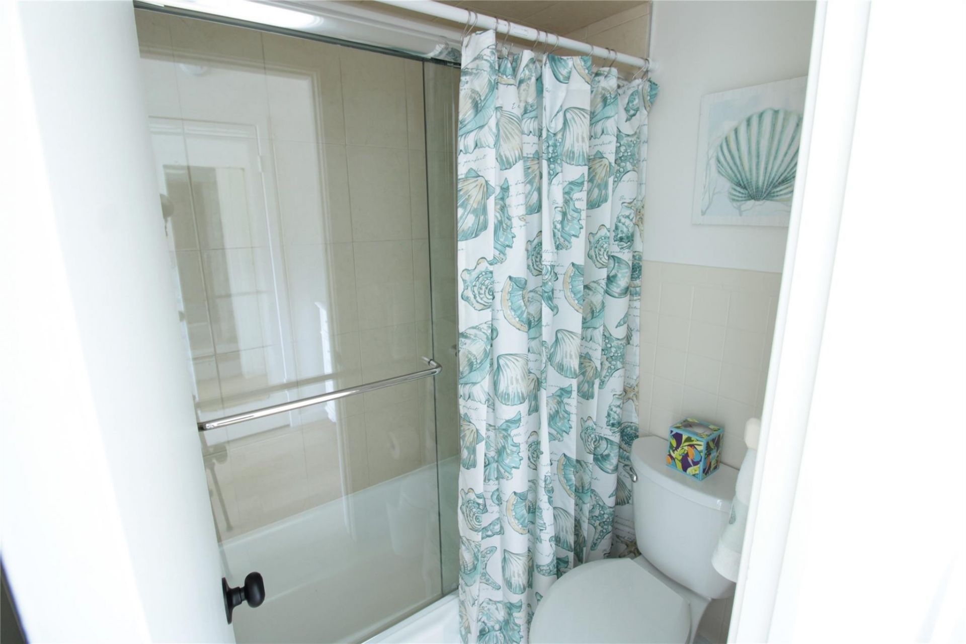 440 Paradise Isle Boulevard, Unit 304, Hallandale Beach, FL 33009 Photo