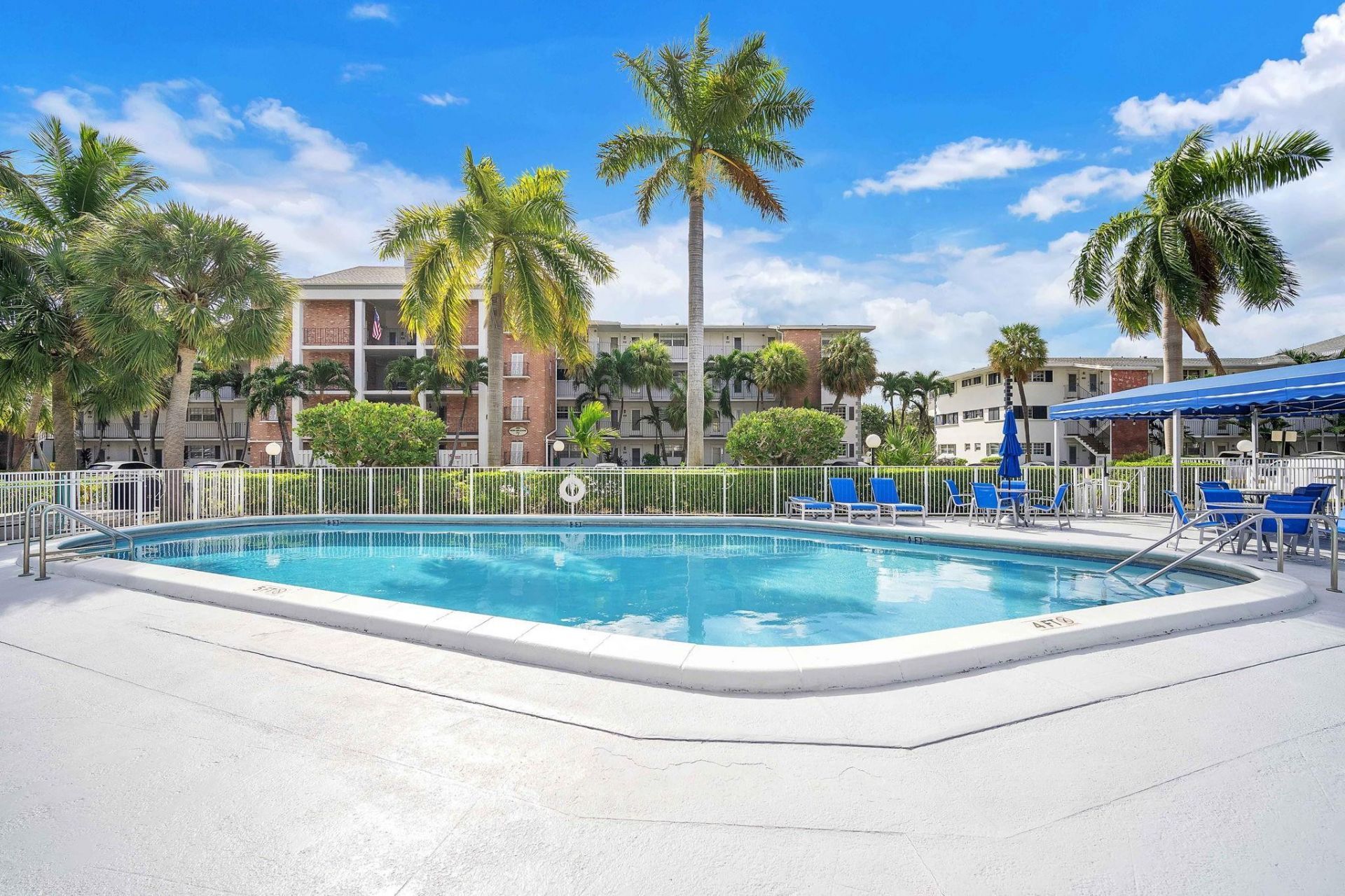 440 Paradise Isle Boulevard, Unit 304, Hallandale Beach, FL 33009 Photo