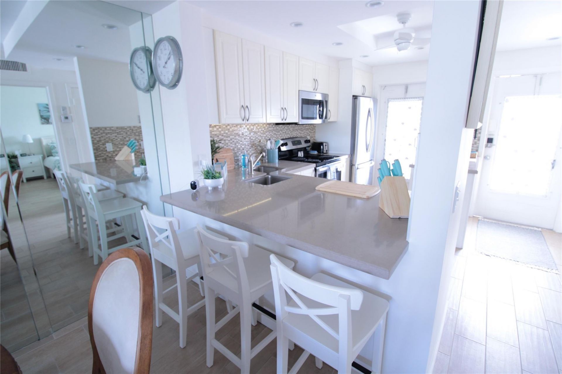 440 Paradise Isle Boulevard, Unit 304, Hallandale Beach, FL 33009 Photo