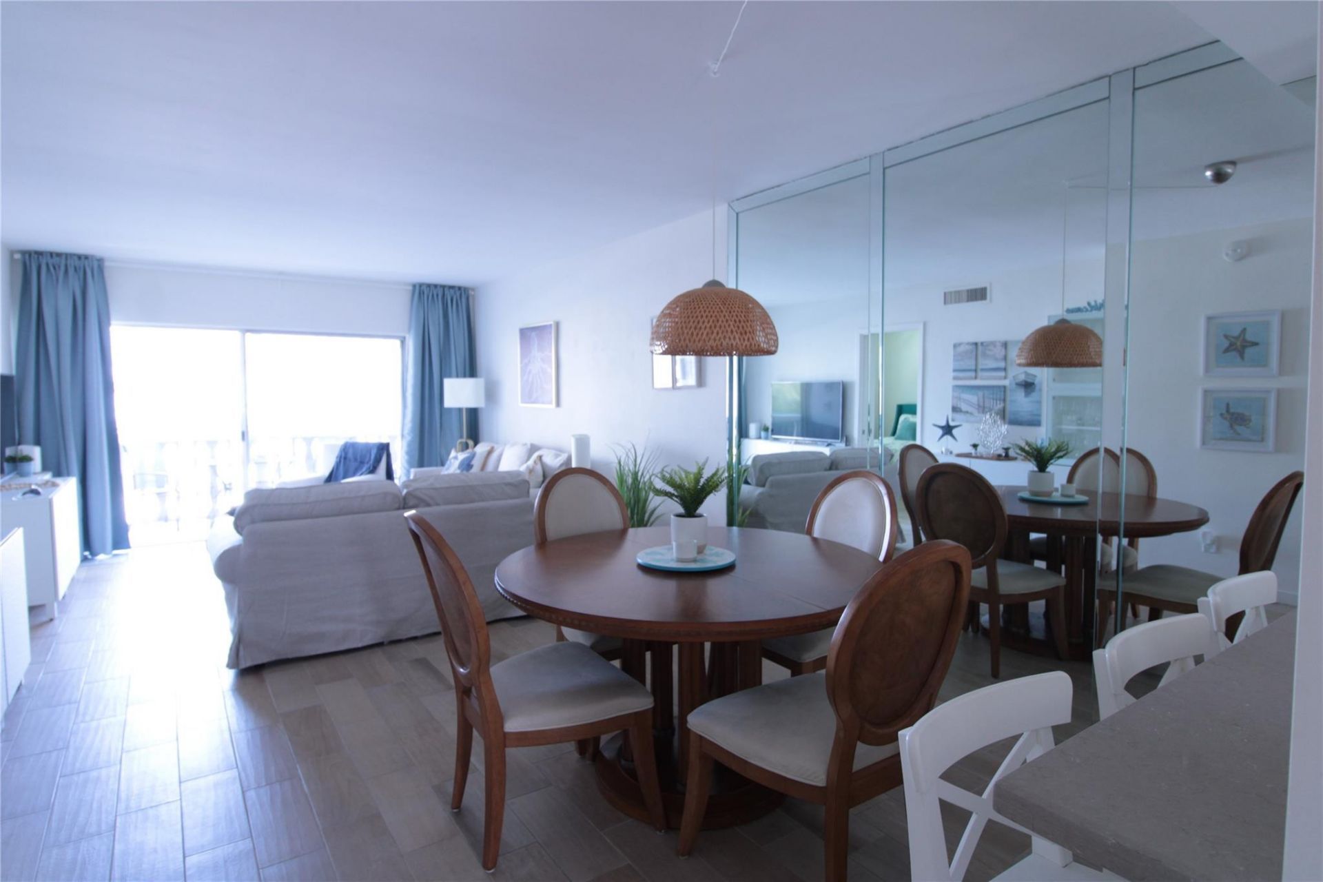 440 Paradise Isle Boulevard, Unit 304, Hallandale Beach, FL 33009 Photo