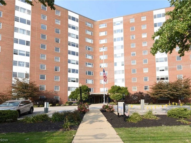 11850 Edgewater Drive, Unit 619, Lakewood, OH 44107 Photo 1