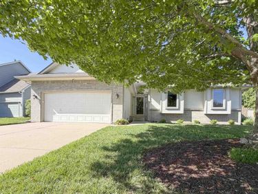 4429 N Wesllake Ct., Bel Aire, KS 67220