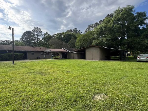 15212 Crystal Dr, Pride, LA 70770