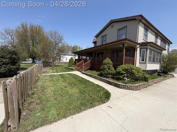8186 Lenore Street, Dearborn Heights, MI 48127