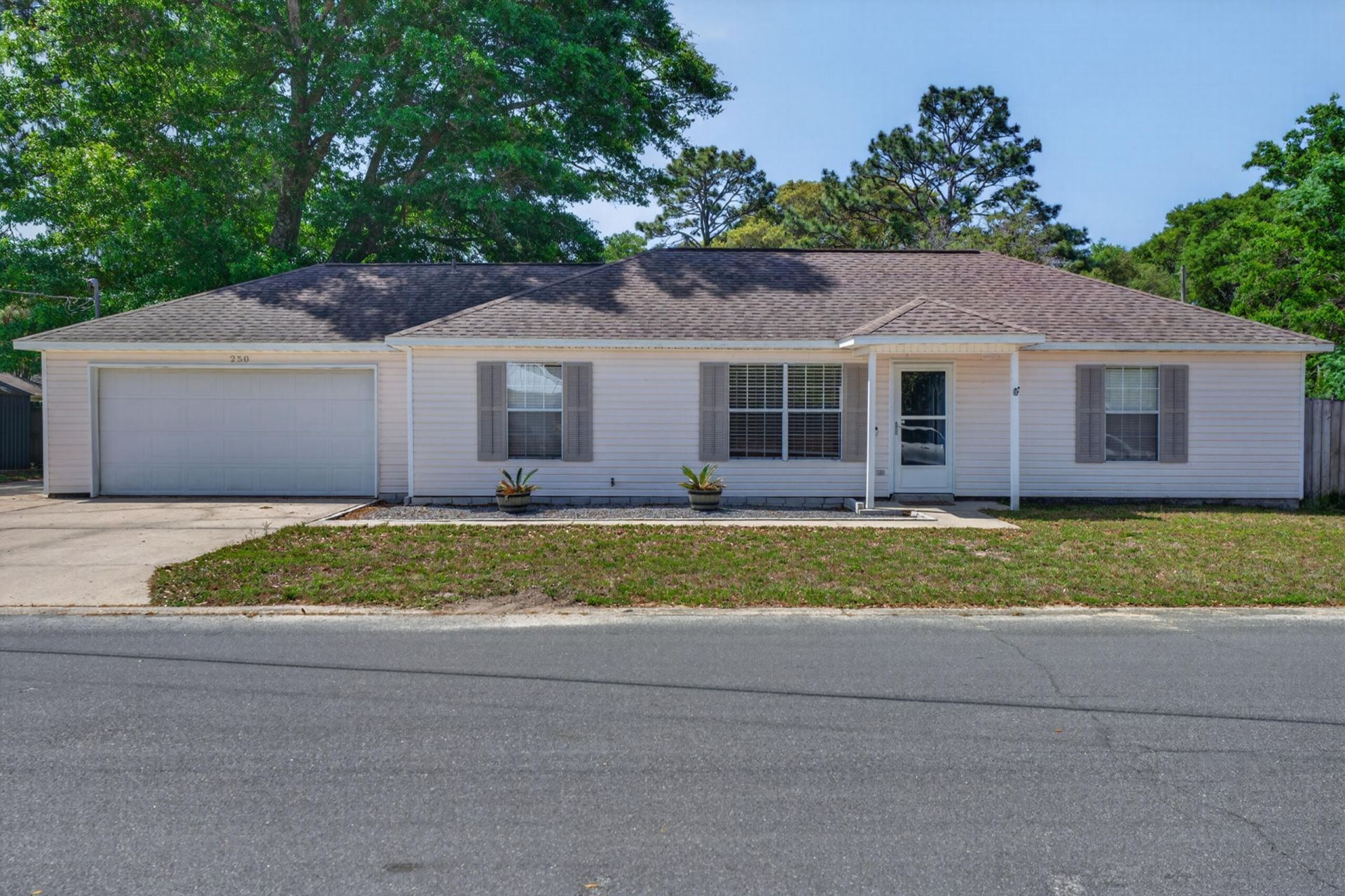 250 Mills Landing, Fort Walton Beach, FL 32547 Main Photo