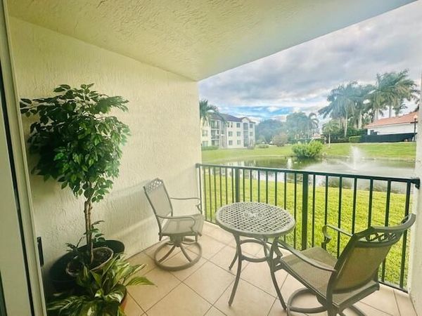 402 Villa Circle, Unit 402, Boynton Beach, FL 33435