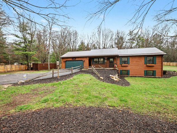 8366 Cottonwood Avenue, Howard City, MI 49329