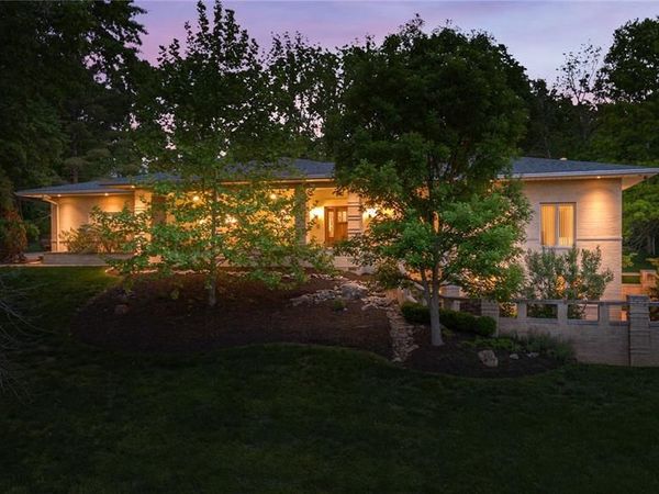 15 Summerhill Lane, Town and Country, MO 63017
