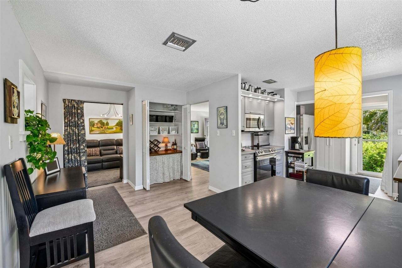 1073 Central Street, Mount Dora, FL 32757 Photo