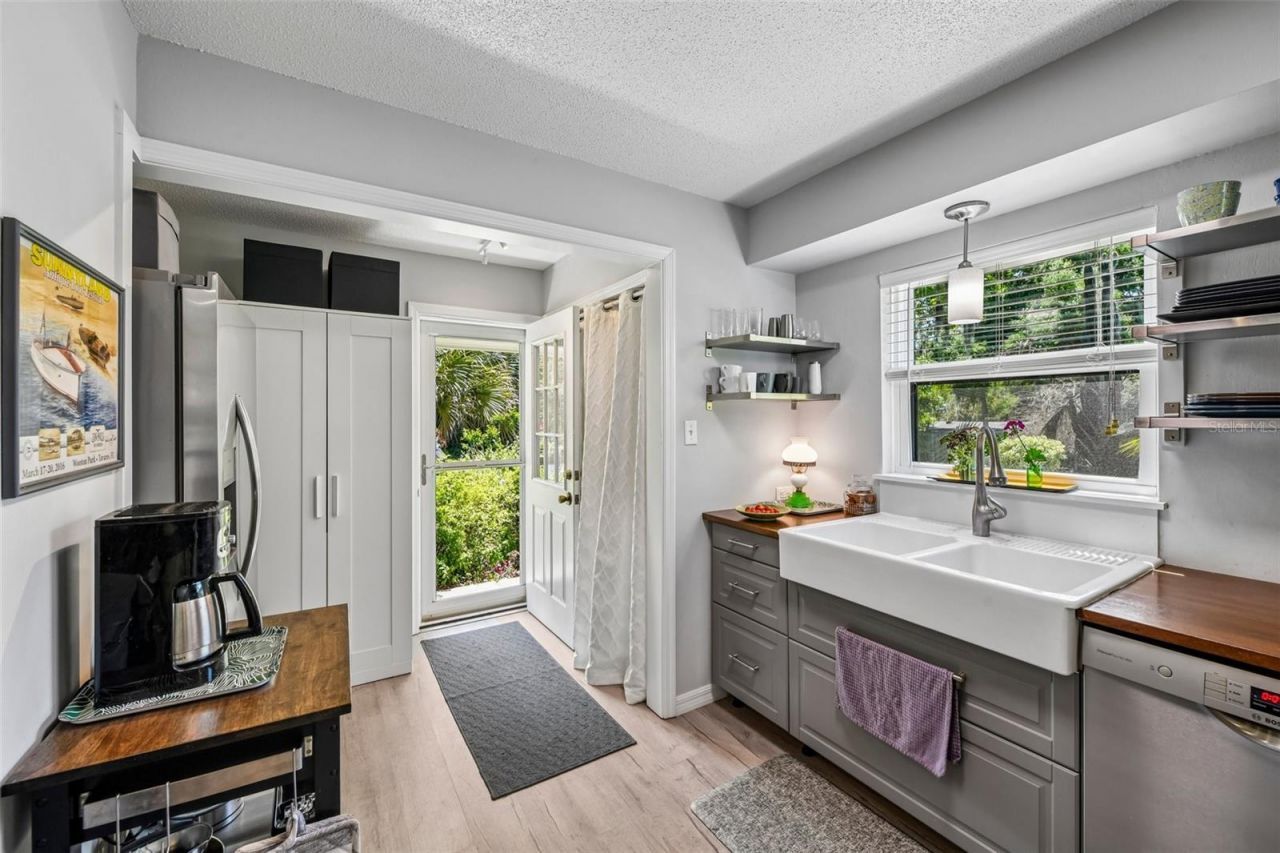 1073 Central Street, Mount Dora, FL 32757 Photo