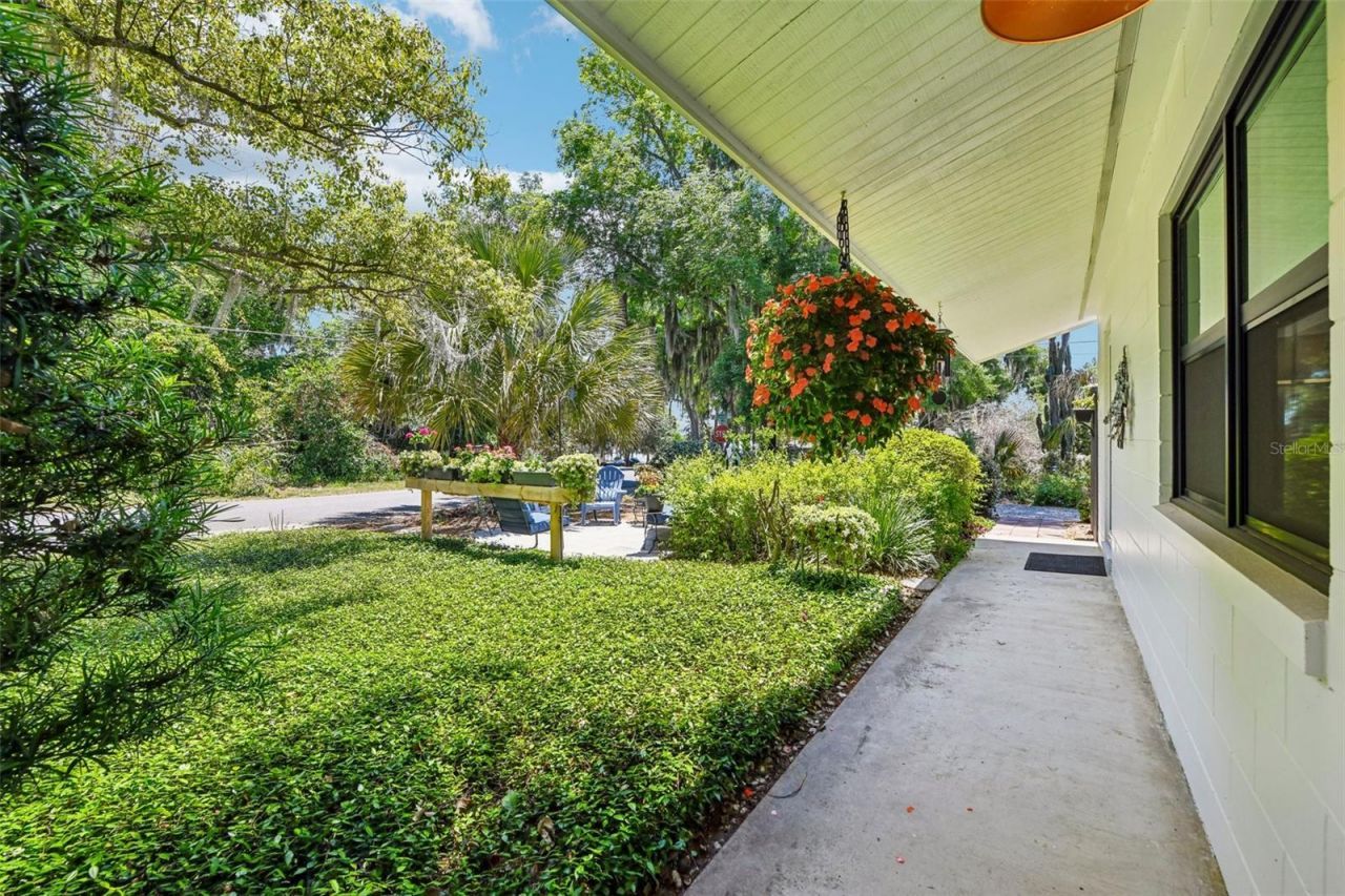 1073 Central Street, Mount Dora, FL 32757 Photo