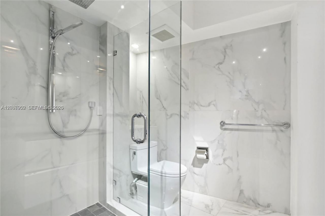 5255 Collins Ave , Unit 7G, Miami Beach, FL 33140 Photo