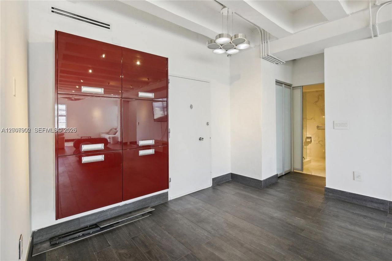 5255 Collins Ave , Unit 7G, Miami Beach, FL 33140 Photo