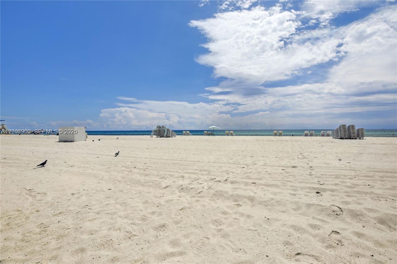 5255 Collins Ave , Unit 7G, Miami Beach, FL 33140 Photo