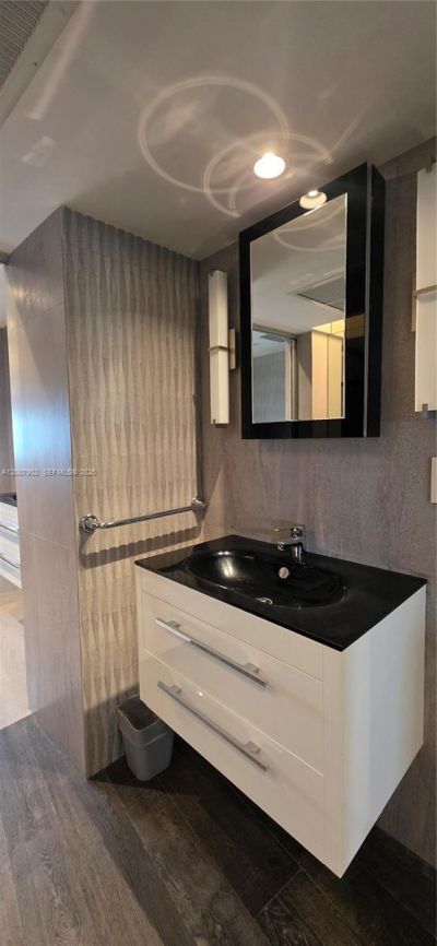 5255 Collins Ave , Unit 7G, Miami Beach, FL 33140 Photo