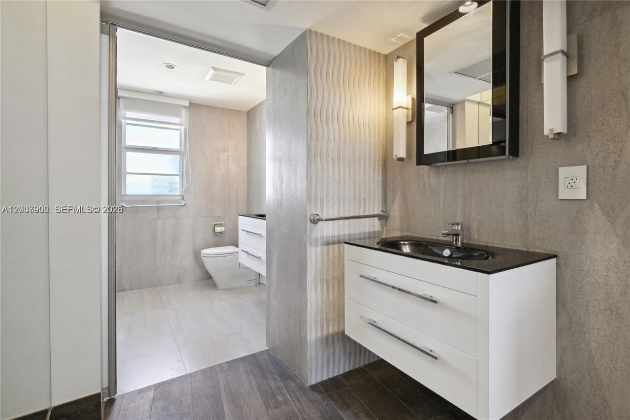 5255 Collins Ave , Unit 7G, Miami Beach, FL 33140 Photo