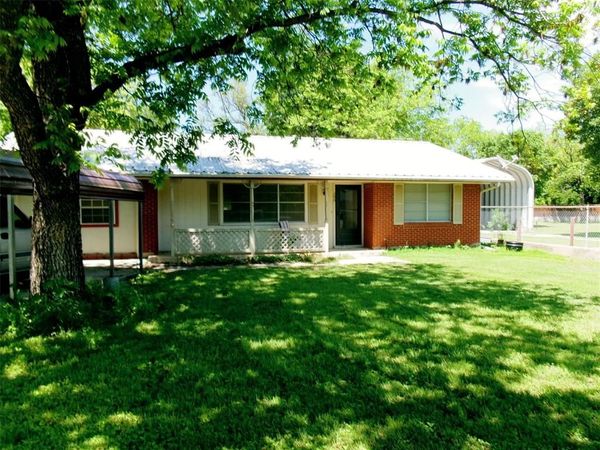 200 W Spencer Street , Bangs, TX 76823