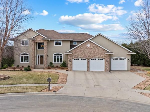 823 Cullen Circle, Marshall, MN 56258