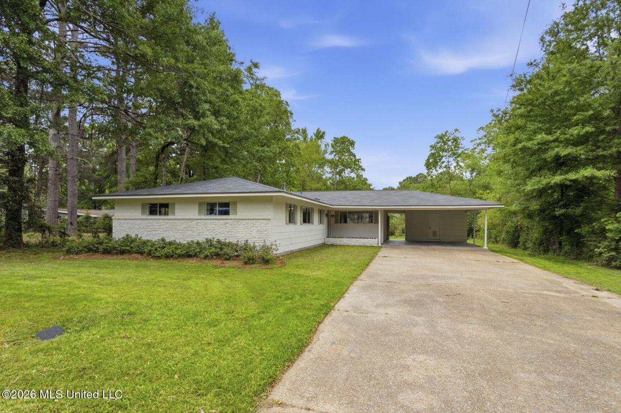 5307 Pine Lane Drive, Jackson, MS 39211 Main Photo