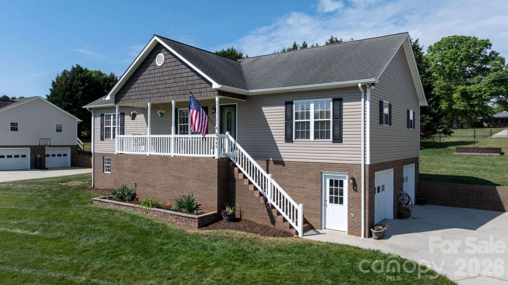 5087 South Oak Circle, Granite Falls, NC 28630 Main Photo