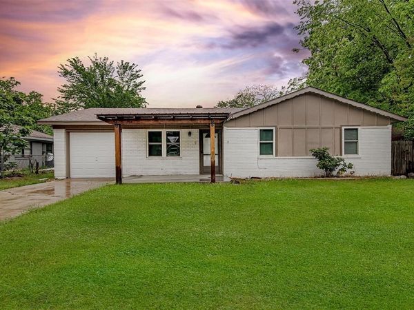 2127 E Mitchell Street , Arlington, TX 76010