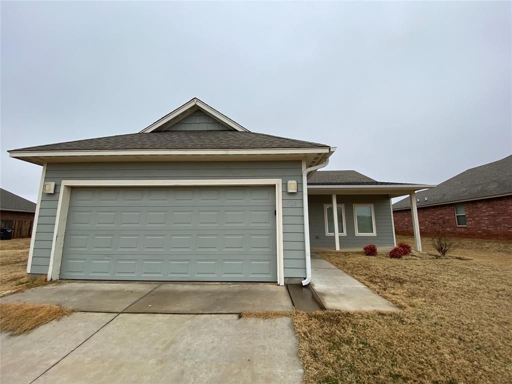 809 Lakeview Drive, Moore, OK 73160 Main Photo
