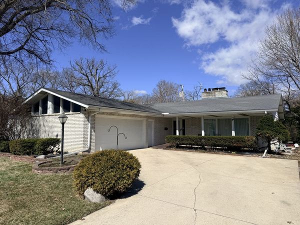 1010 W Atlantic Avenue , Waukegan, IL 60085