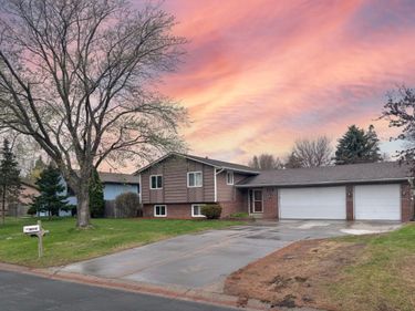 2016 84th Avenue N, Brooklyn Park, MN 55444