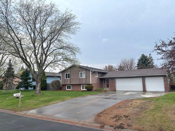 2016 84th Avenue N, Brooklyn Park, MN 55444