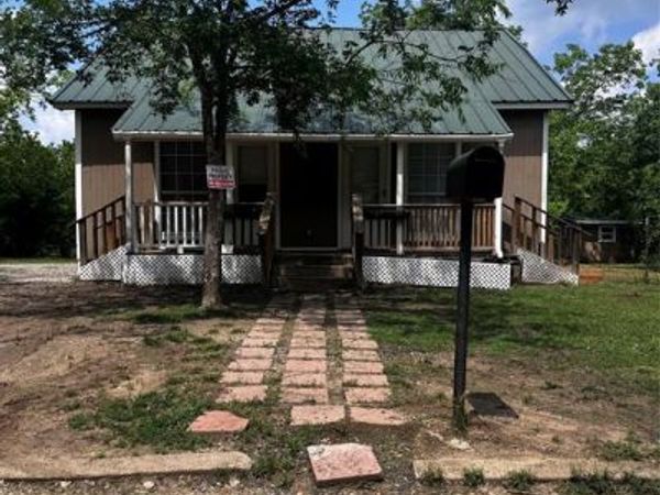 210 Kean, Ladonia, TX 75449