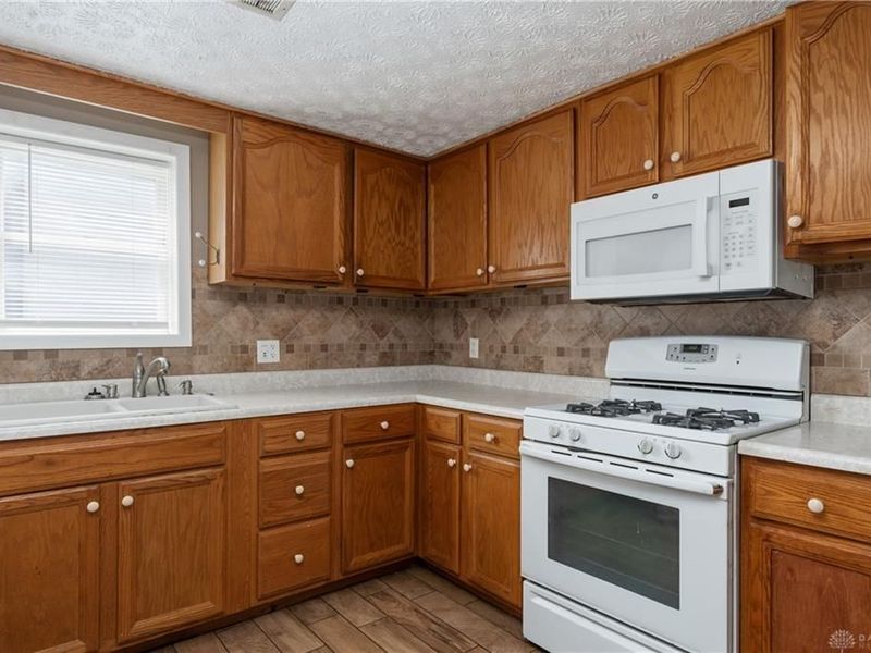 31 Clarksville Road, Corwin Vlg, OH 45068 Photo 9