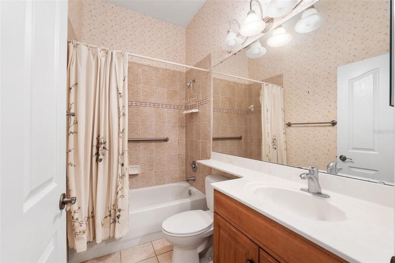 8476 SW 10th Road , Gainesville, FL 32607 Photo